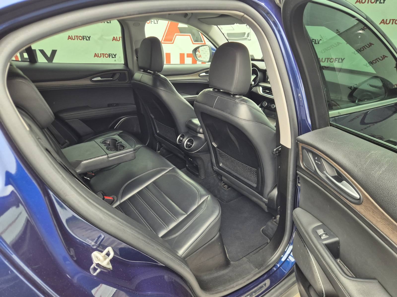 Alfa Romeo Stelvio 2.0 Turbo Q4, 280 ks, HR auto, Kamera, Koža, 20", fotografija 15