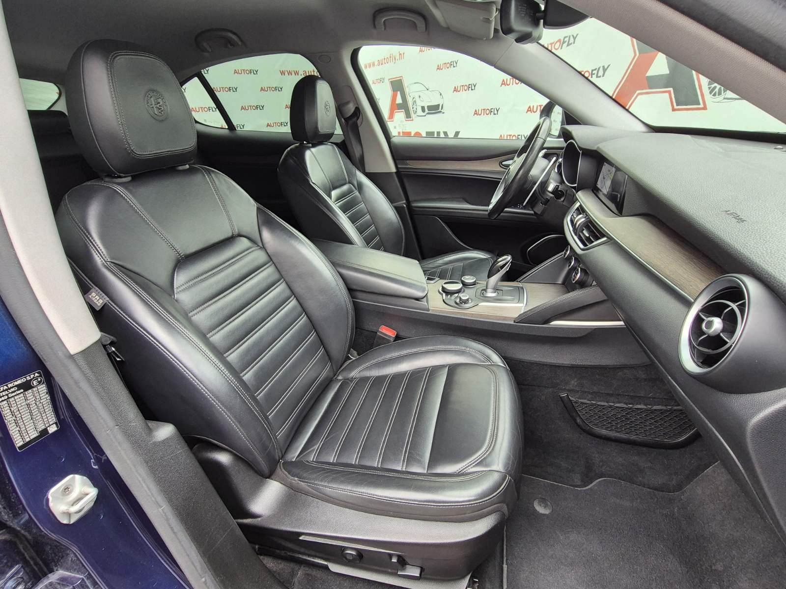Alfa Romeo Stelvio 2.0 Turbo Q4, 280 ks, HR auto, Kamera, Koža, 20", fotografija 19
