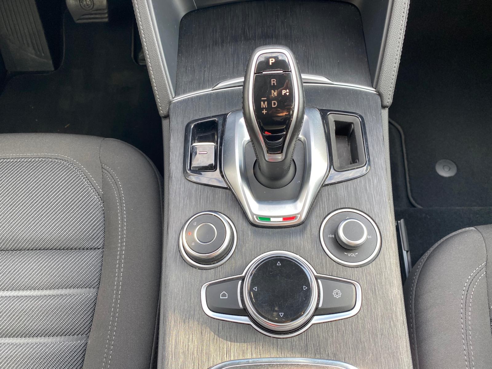 Alfa Romeo Stelvio 2,2 190 Q4 BUSINESS 4XGARANCIJE, fotografija 20