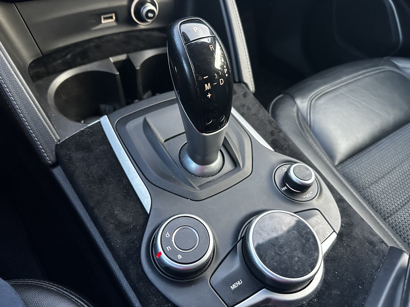 Alfa Romeo Stelvio 2,2 D automatik,Q4,NAVI,RADAR,KAMERA.REG.DO 04.2027, fotografija 10