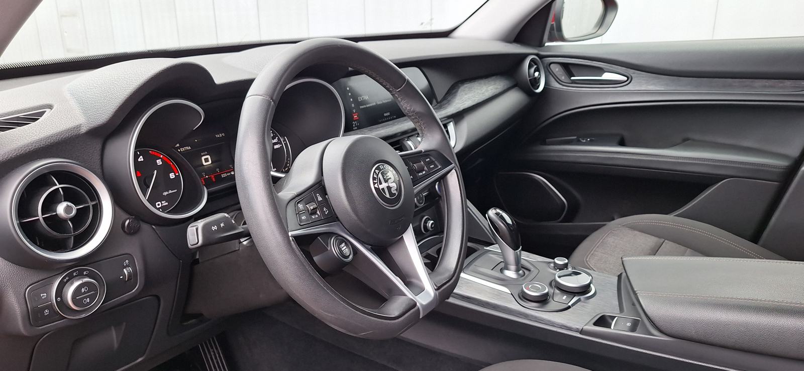 Alfa Romeo Stelvio 2,2 JTD, Q4, 4x4, 140KW, AUT, BI-XENON, REG. 04/27, fotografija 12