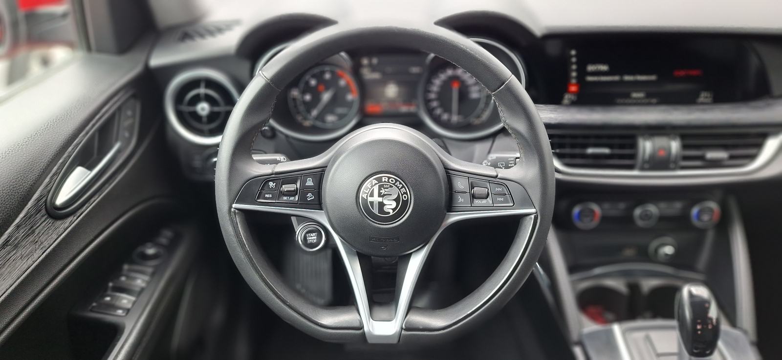 Alfa Romeo Stelvio 2,2 JTD, Q4, 4x4, 140KW, AUT, BI-XENON, REG. 04/27, fotografija 14