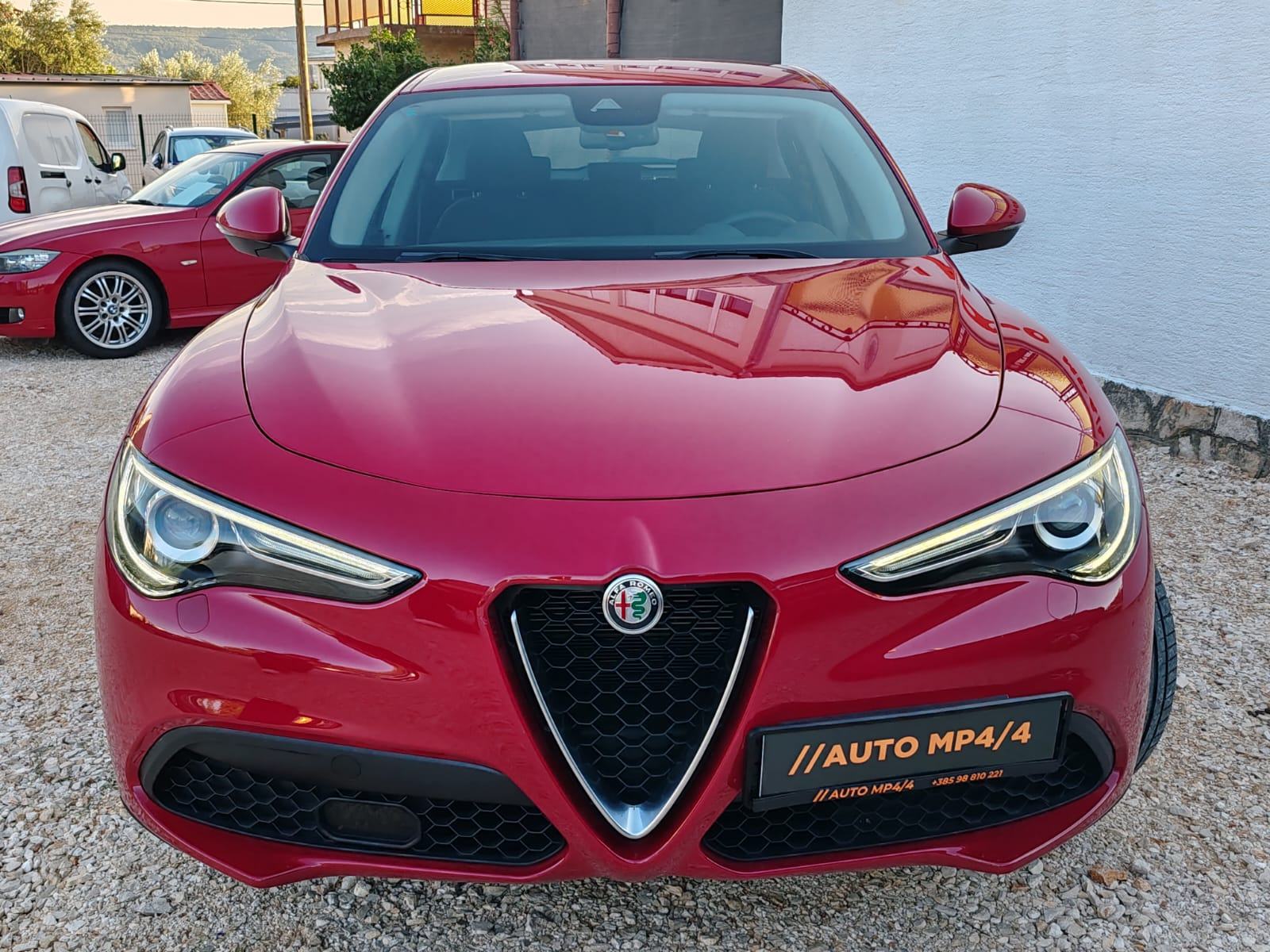 Alfa Romeo Stelvio 2,2 D, fotografija 2