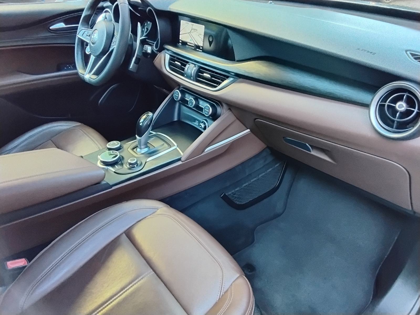 Alfa Romeo Stelvio 2,2 Diesel automatik F1,PANO,XENON,LED,NAVI,..., fotografija 15