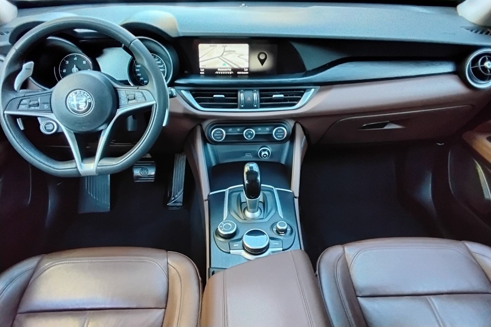 Alfa Romeo Stelvio 2,2 Diesel automatik F1,PANO,XENON,LED,NAVI,..., fotografija 14