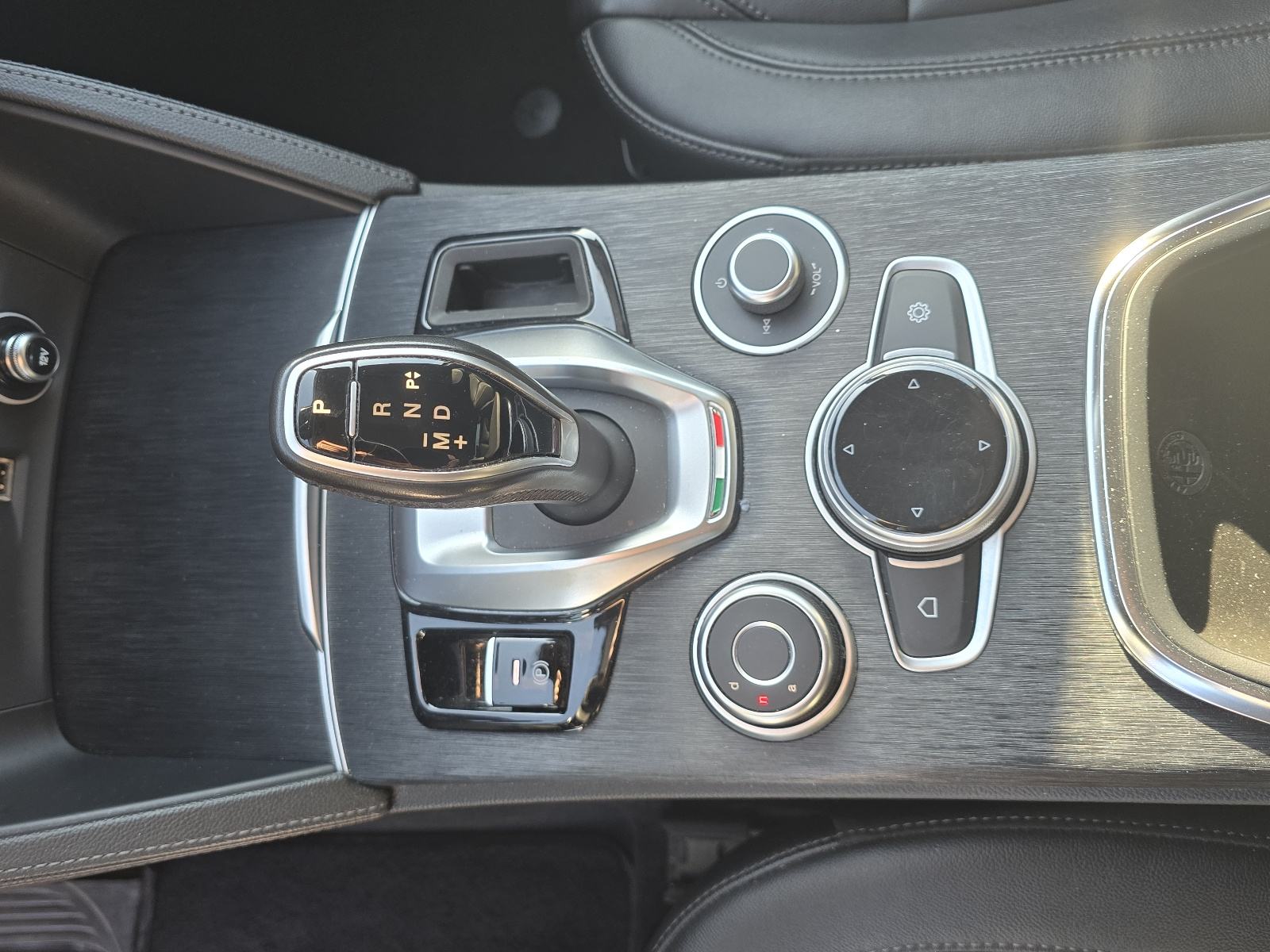Alfa Romeo Stelvio 2,2 Diesel automatik, fotografija 10