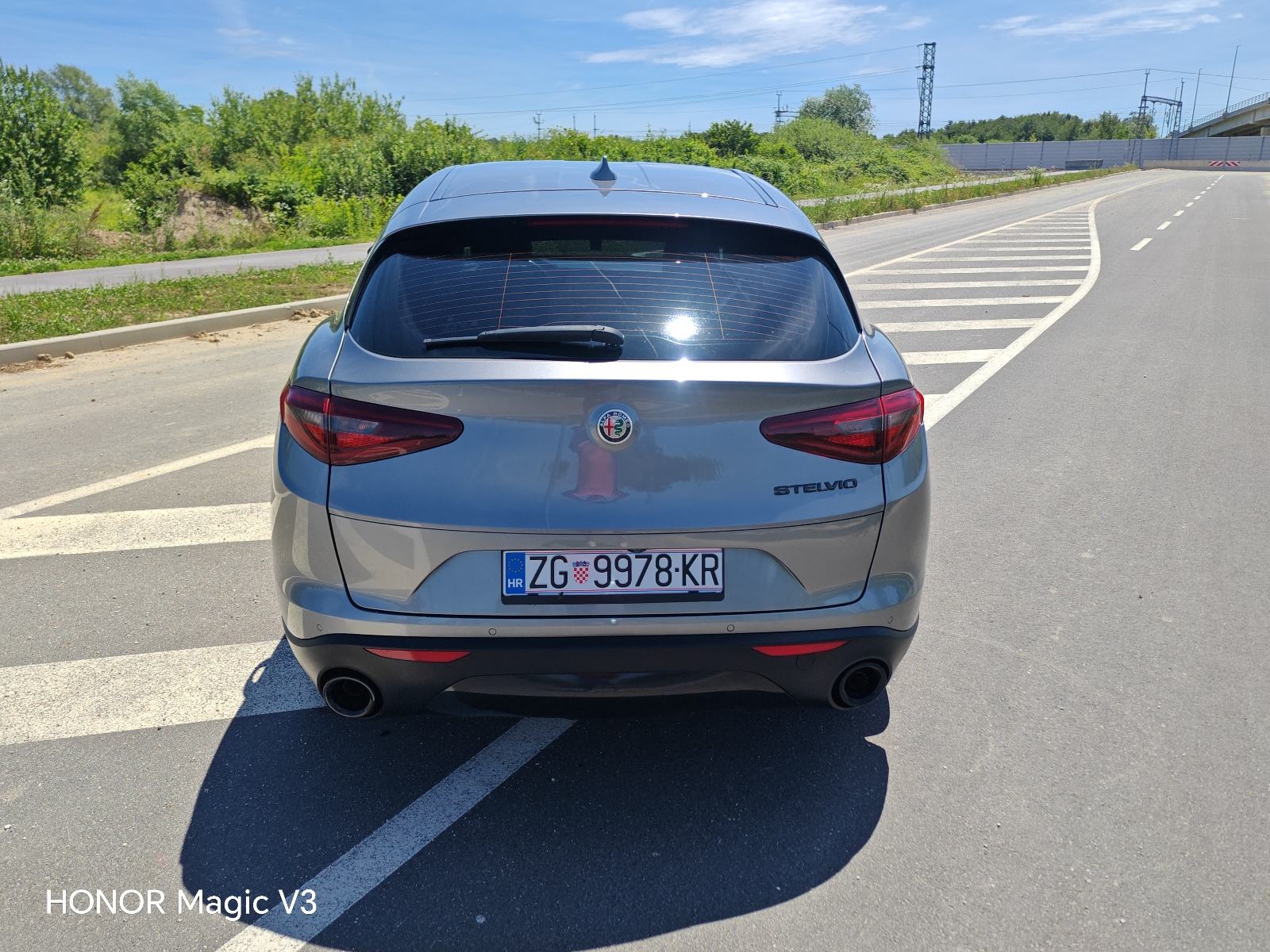 Alfa Romeo Stelvio 2,2d "full servis" alu 21", fotografija 9