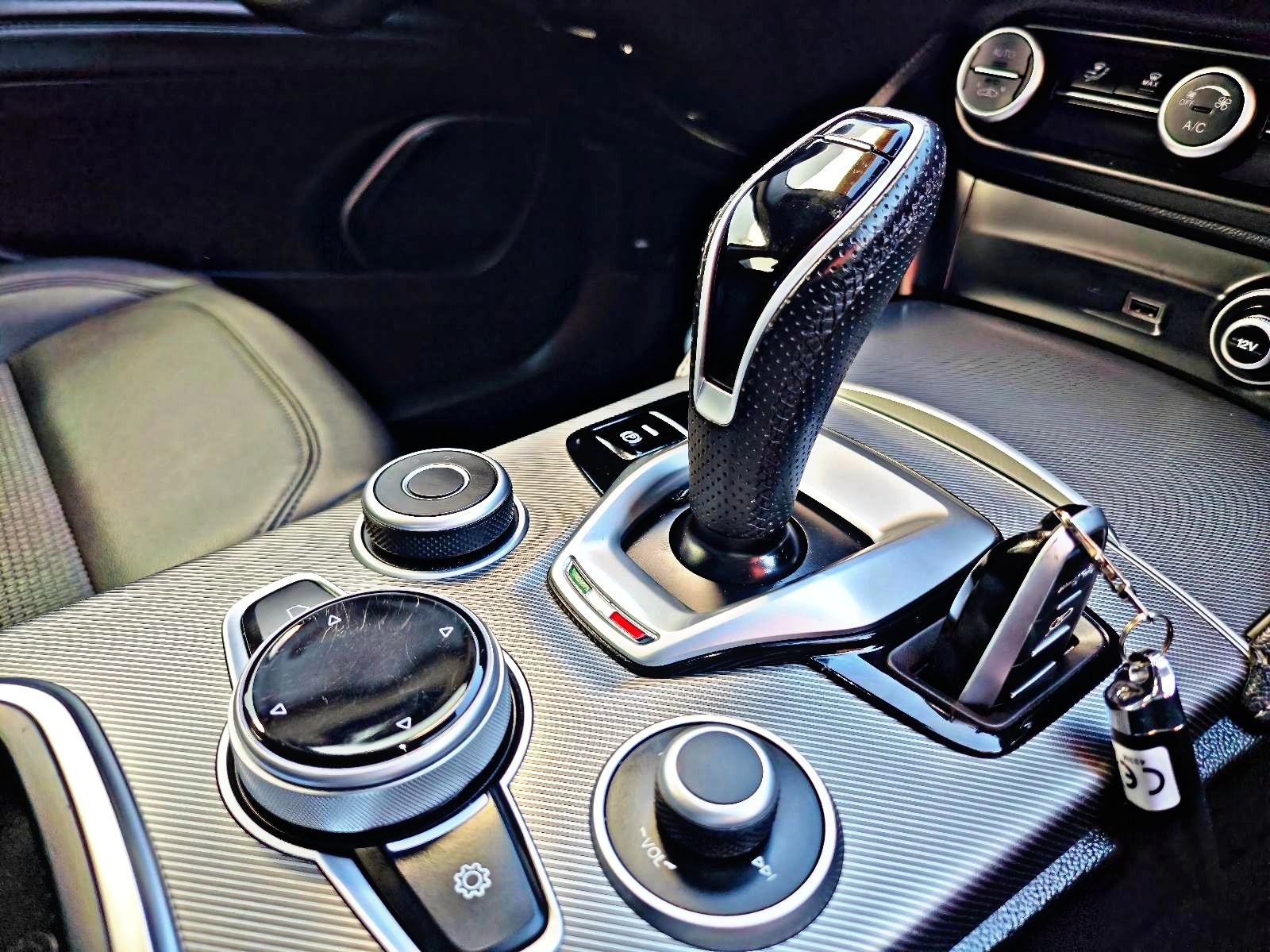Alfa Romeo Stelvio 2,2d "full servis" alu 21", fotografija 14