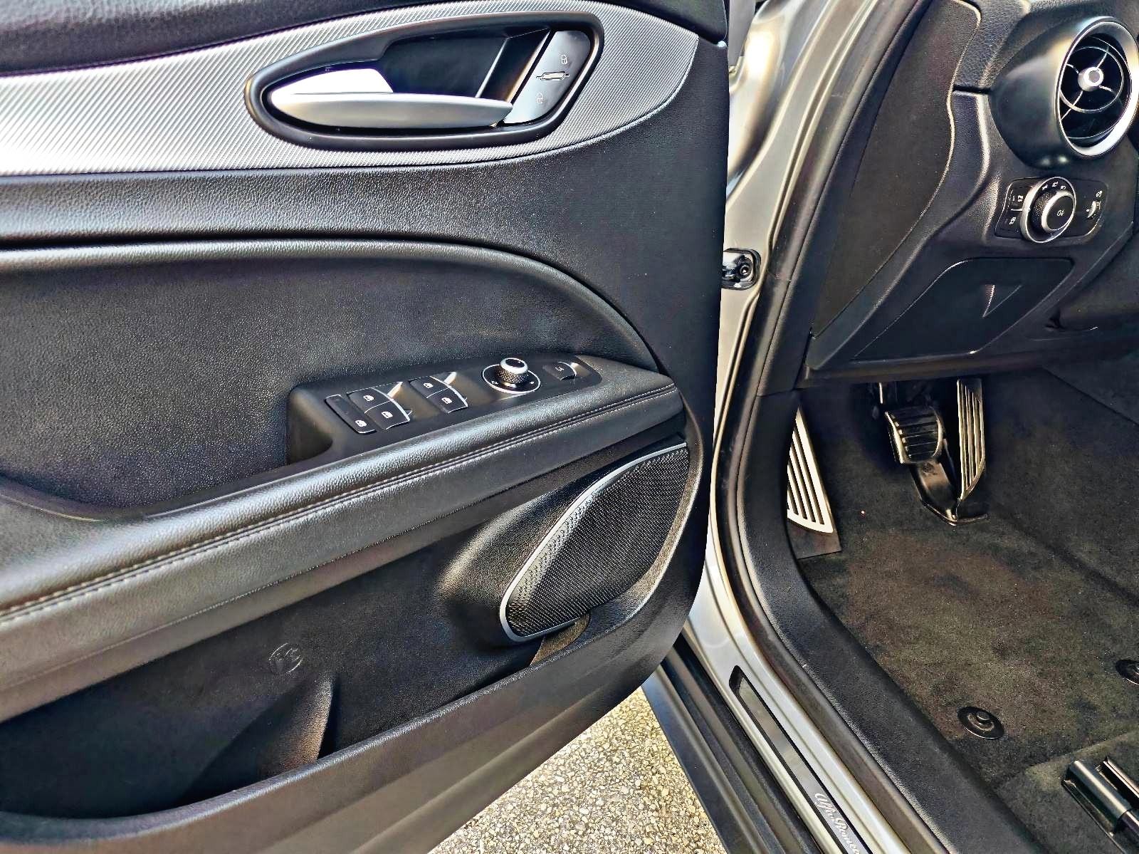 Alfa Romeo Stelvio 2,2d "full servis" alu 21", fotografija 19