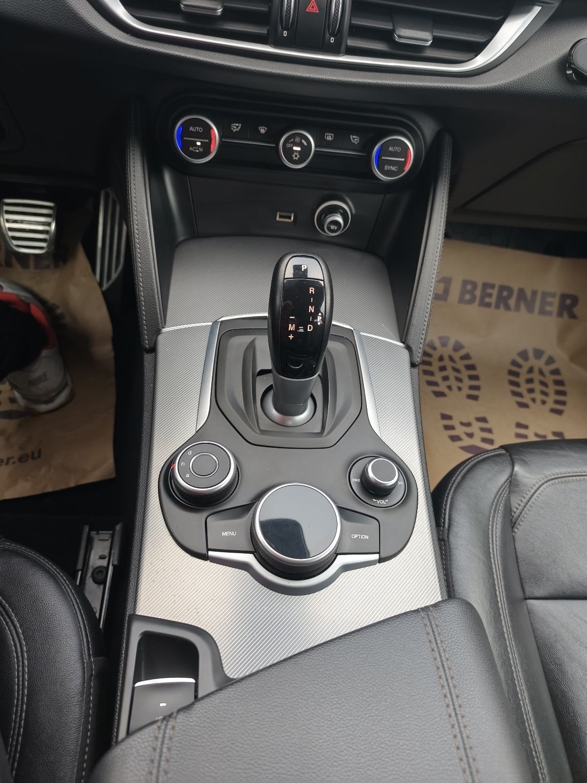 Alfa Romeo Stelvio 2,2 Diesel, alu 20", F1,jamstva!!!, fotografija 16