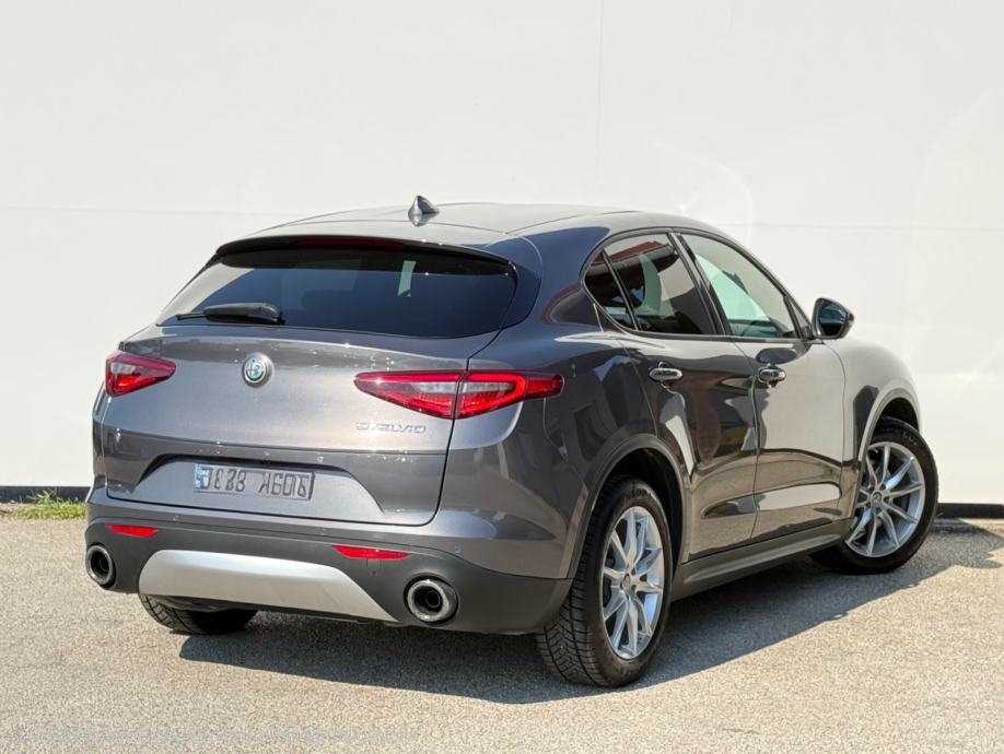 Alfa Romeo Stelvio 2,2 Diesel LEASING BEZ UČEŠĆA I BEZ JAMACA, fotografija 4