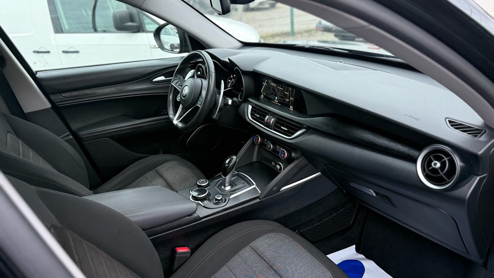 Alfa Romeo Stelvio 2,2 Diesel automatik F1 NAVI KAMERA, fotografija 14