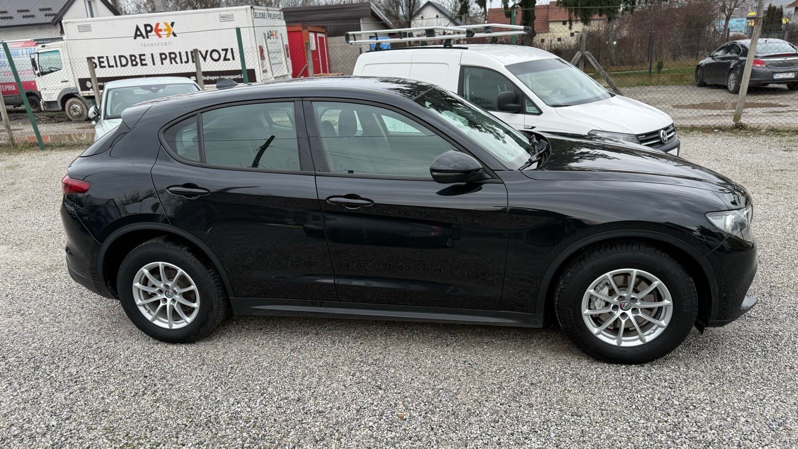 Alfa Romeo Stelvio 2,2 Diesel automatik F1 NAVI KAMERA, fotografija 7