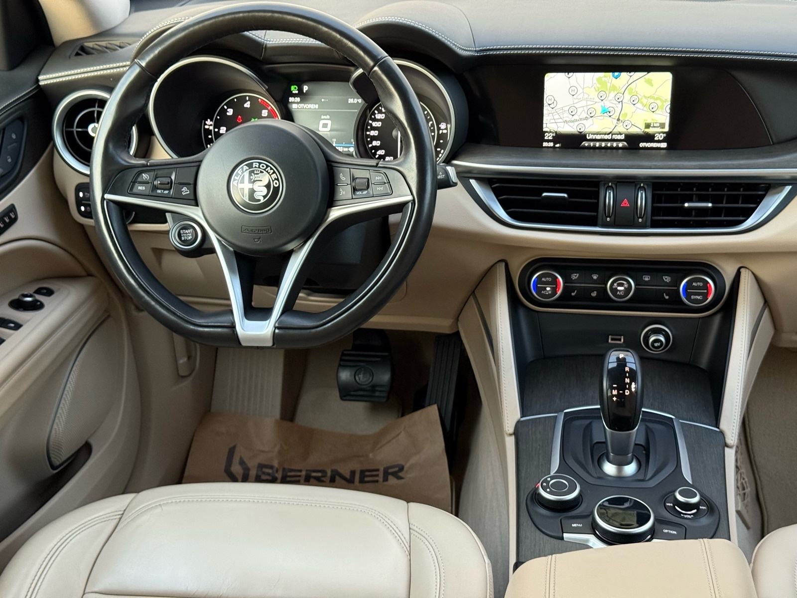 Alfa Romeo Stelvio 2.2 JTDM*AUTOMATIK*KAMERA*105.000km*V+M SERVIS*, fotografija 20