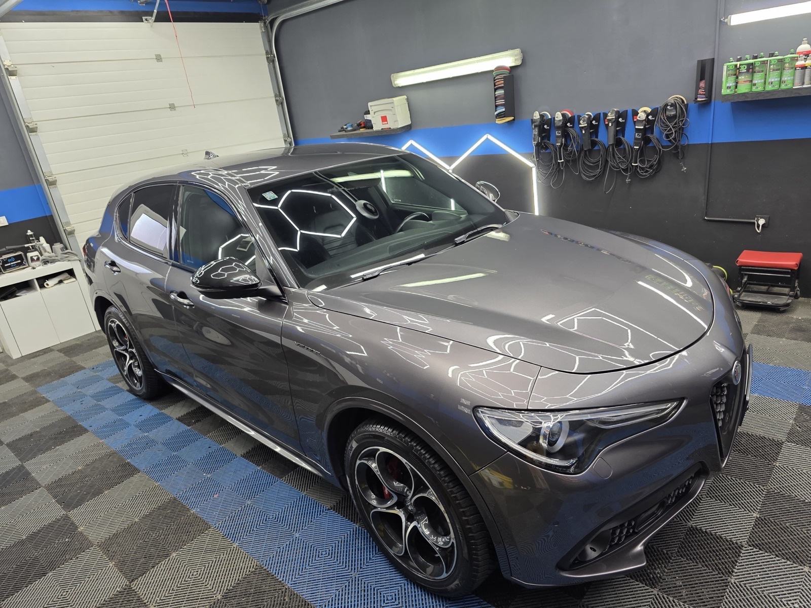 Alfa Romeo Stelvio 2,2 veloce Q4, fotografija 2