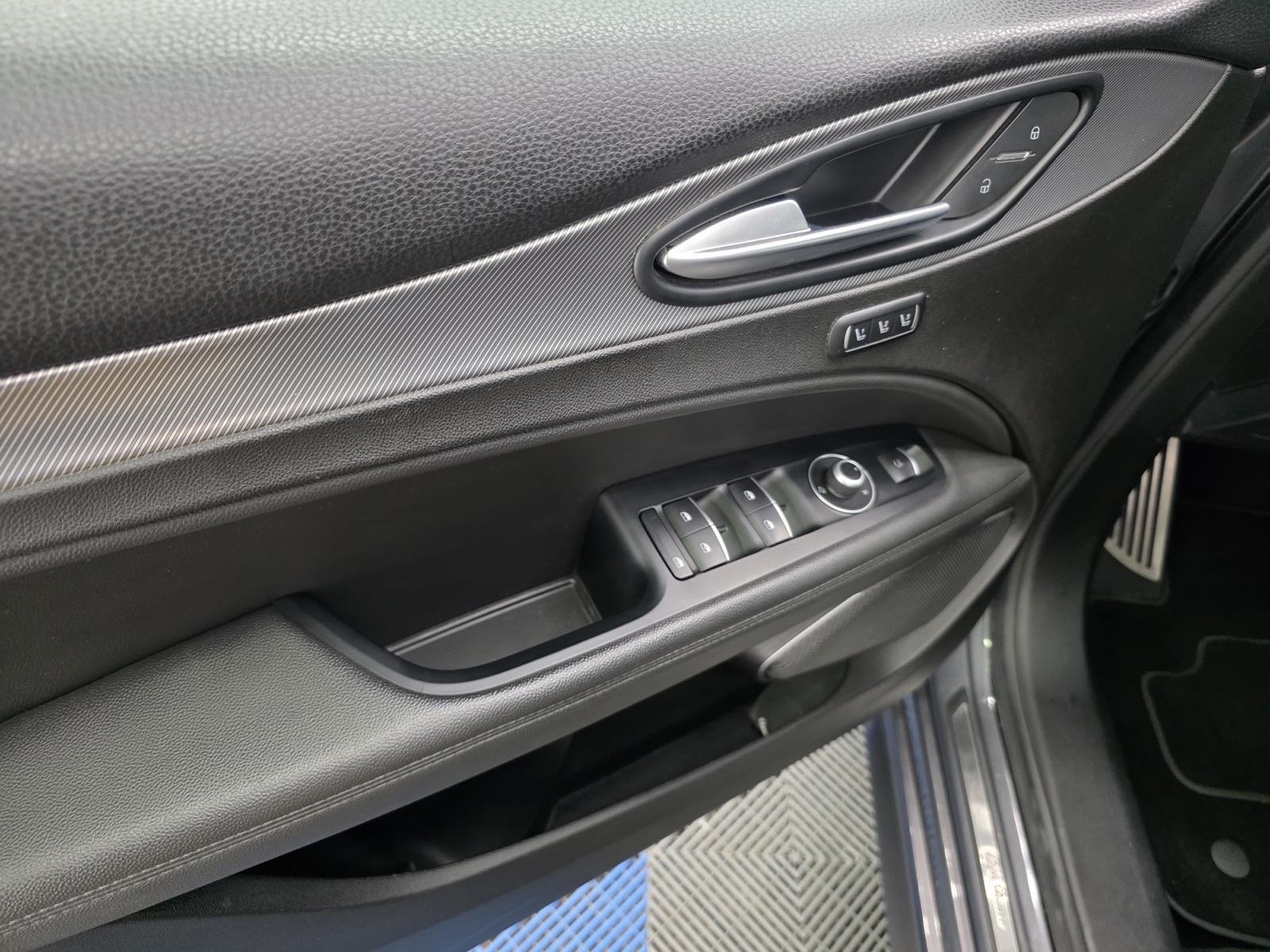 Alfa Romeo Stelvio 2,2 veloce Q4, fotografija 8