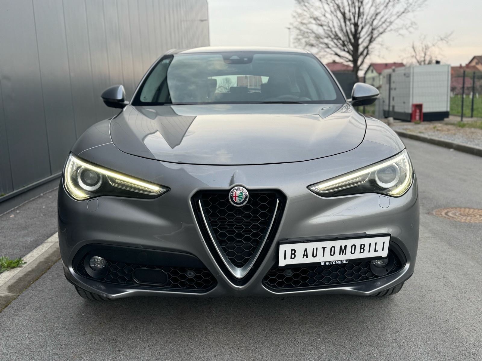 Alfa Romeo Stelvio 2,2 JTDm Q4 210ks -Koža•Veliki servis•Velika Navi, fotografija 3