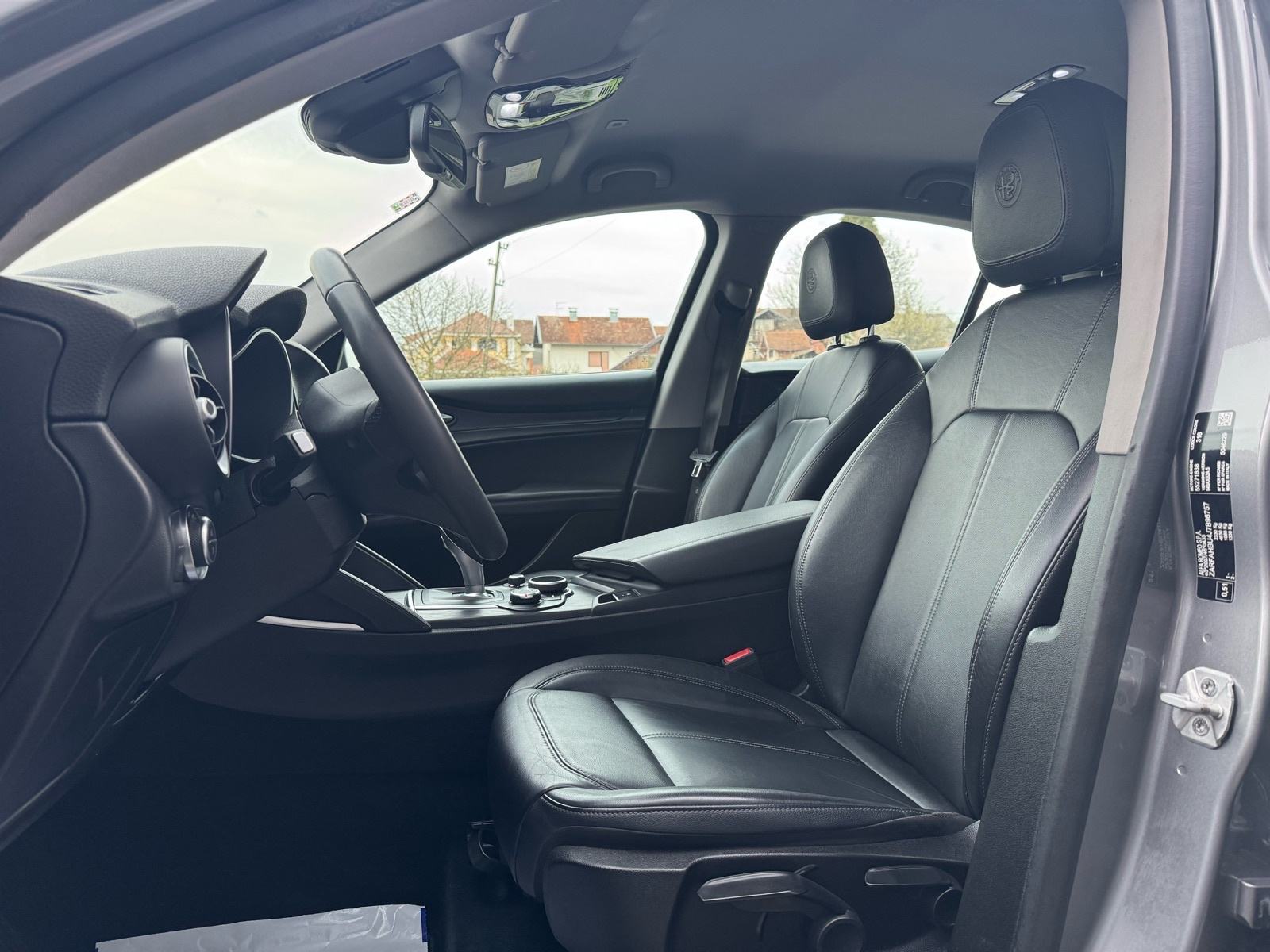 Alfa Romeo Stelvio 2,2 JTDm Q4 210ks -Koža•Veliki servis•Velika Navi, fotografija 11