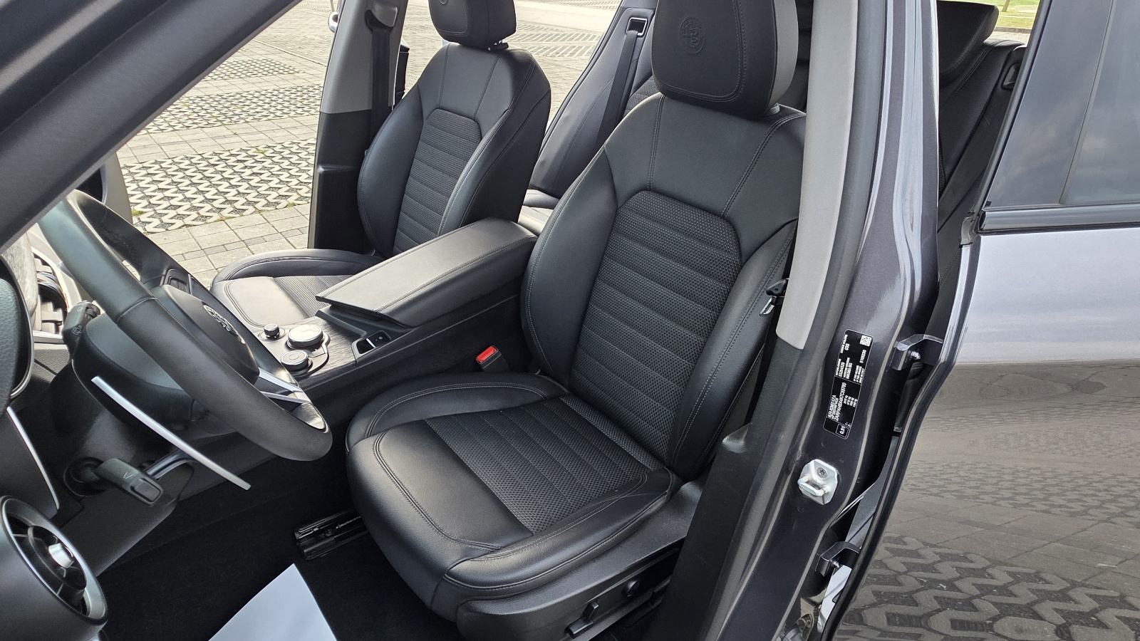 ALFA ROMEO STELVIO 2.2 JTDM Q4 B-TECH - BOGATA OPREMA-SUPER ATRAKTIVAN, fotografija 12