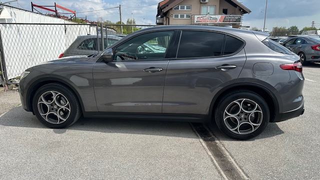 Alfa Romeo Stelvio 2.2 M-Jet , Q4, 190KS, Veliki servis, U PDV u., fotografija 8