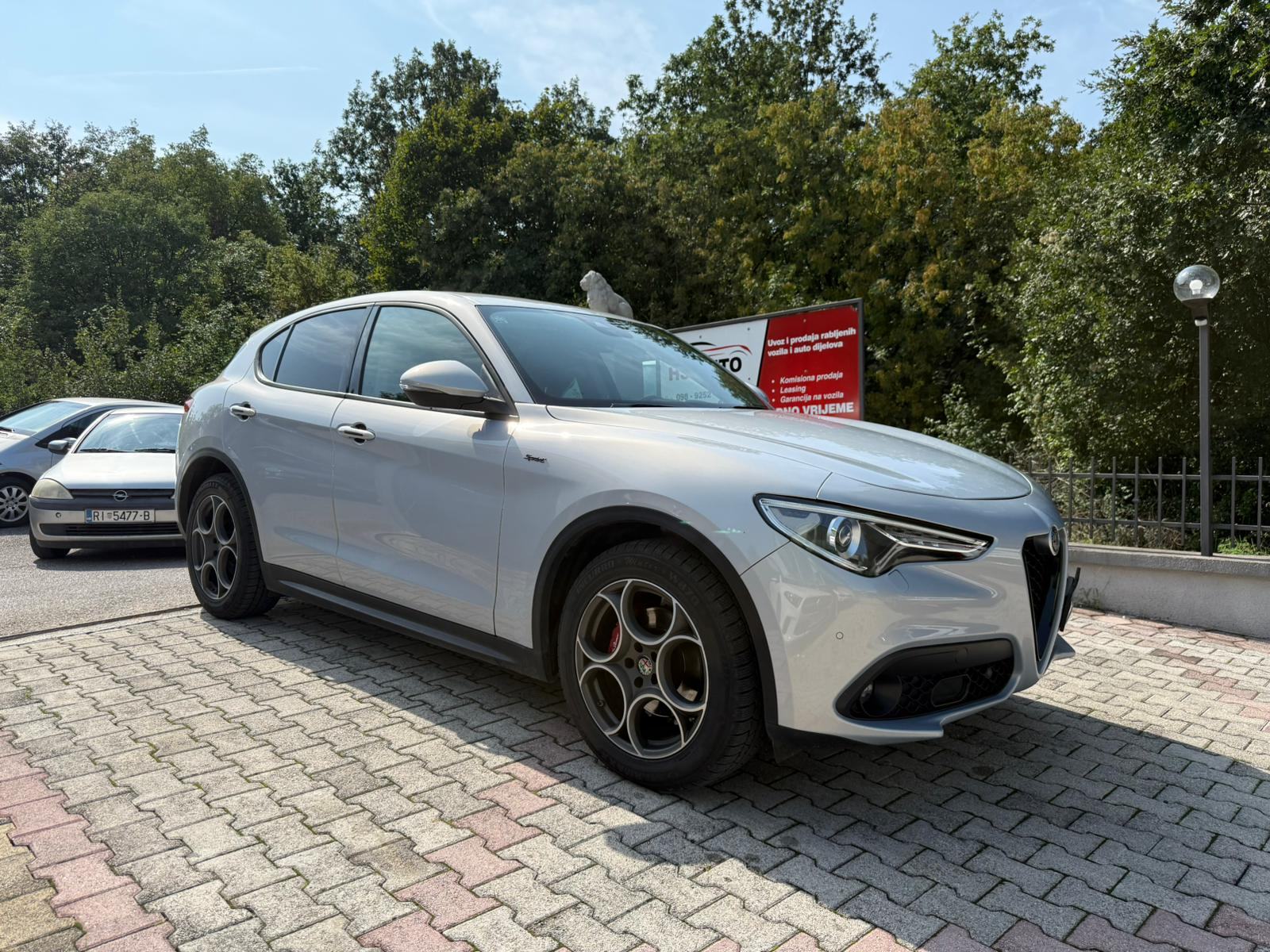 Alfa Romeo Stelvio 2,2, fotografija 2