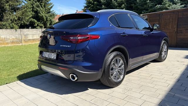 Alfa Romeo Stelvio 2,2, fotografija 10