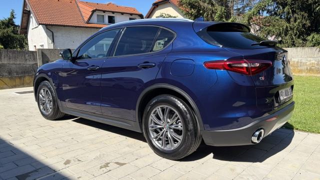 Alfa Romeo Stelvio 2,2, fotografija 6