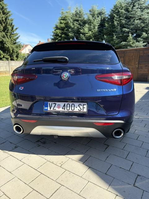 Alfa Romeo Stelvio 2,2, fotografija 8