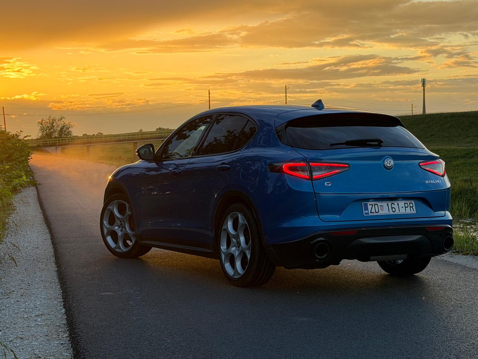 Alfa Romeo Stelvio Veloce Q4 2.2, fotografija 2
