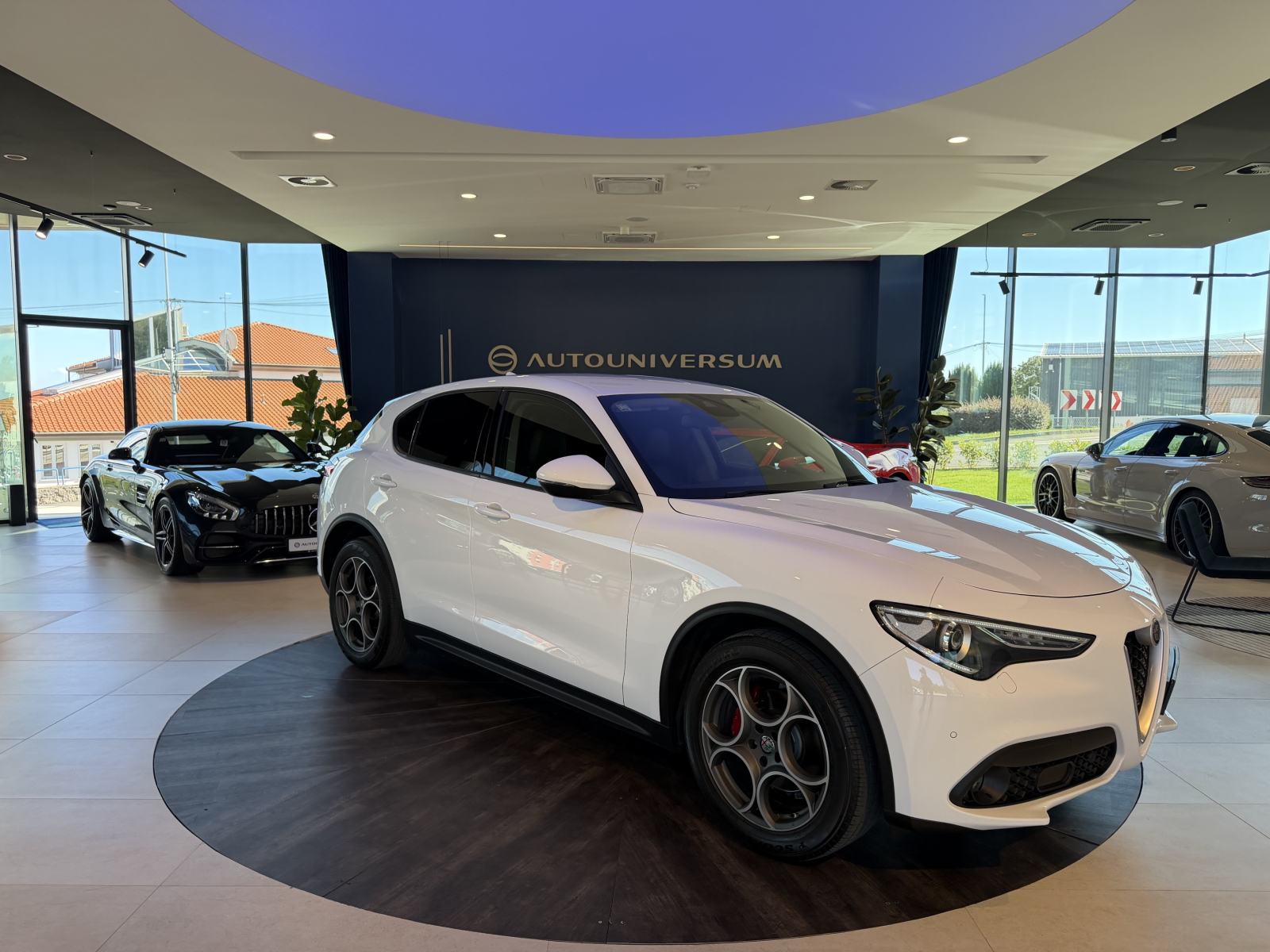 Alfa Stelvio 2.2 JTDM Automatic - alu 19', navigacija, koža, park. kam, fotografija 2