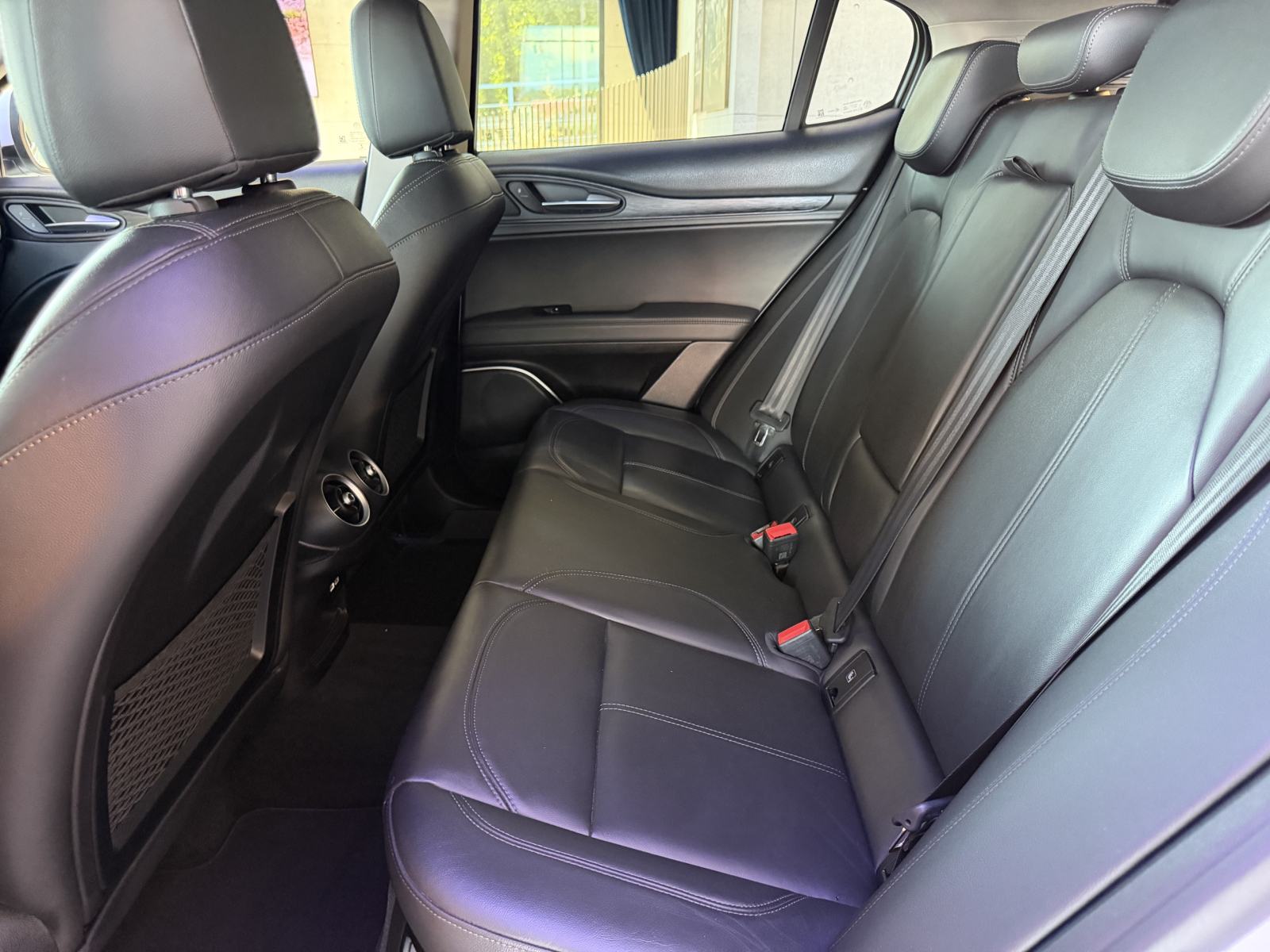 Alfa Stelvio 2.2 JTDM Automatic - alu 19', navigacija, koža, park. kam, fotografija 11