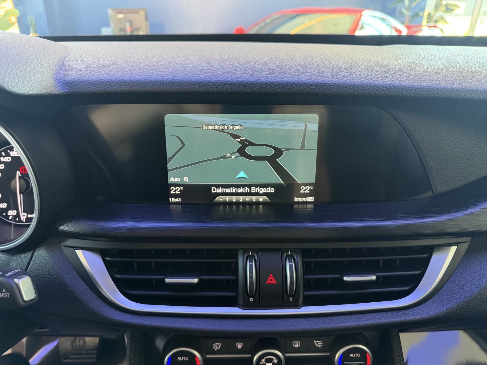 Alfa Stelvio 2.2 JTDM Automatic - alu 19', navigacija, koža, park. kam, fotografija 13