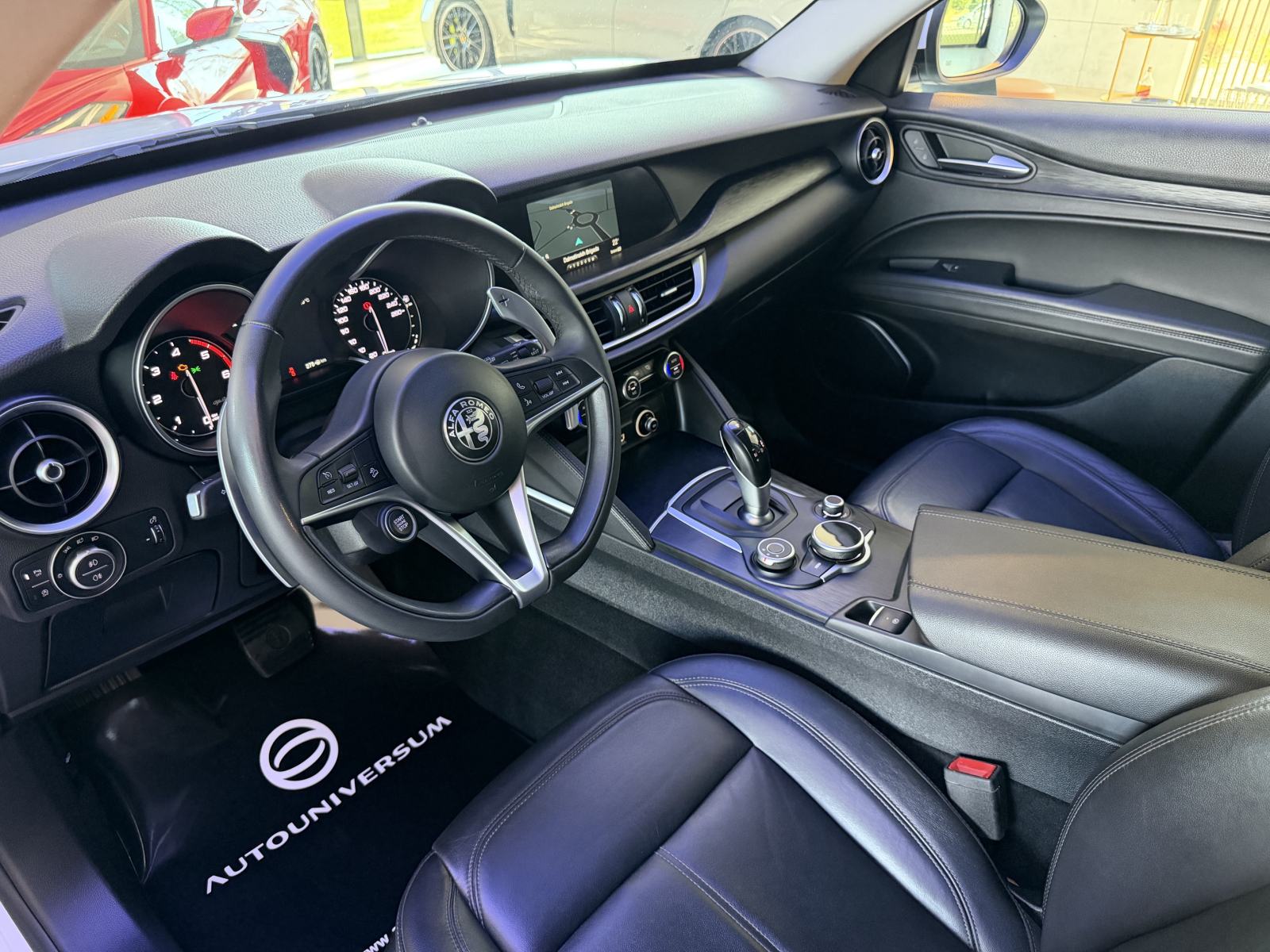 Alfa Stelvio 2.2 JTDM Automatic - alu 19', navigacija, koža, park. kam, fotografija 7