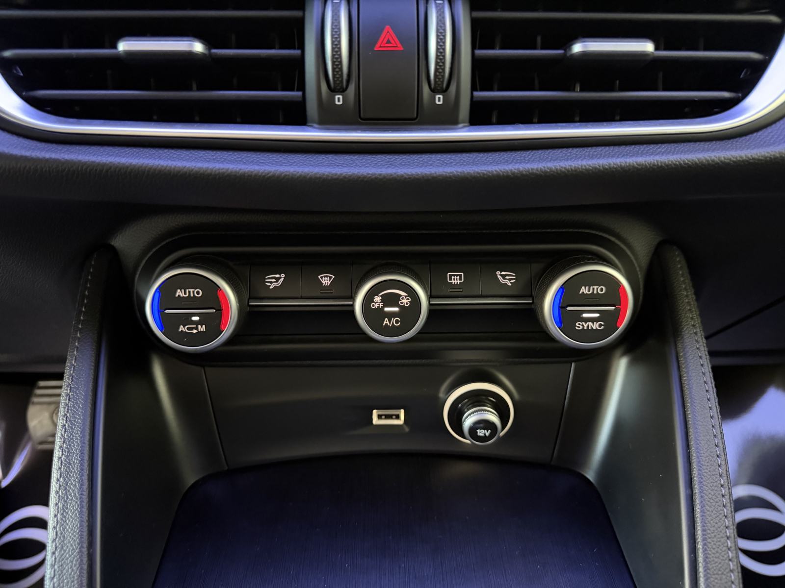 Alfa Stelvio 2.2 JTDM Automatic - alu 19', navigacija, koža, park. kam, fotografija 15