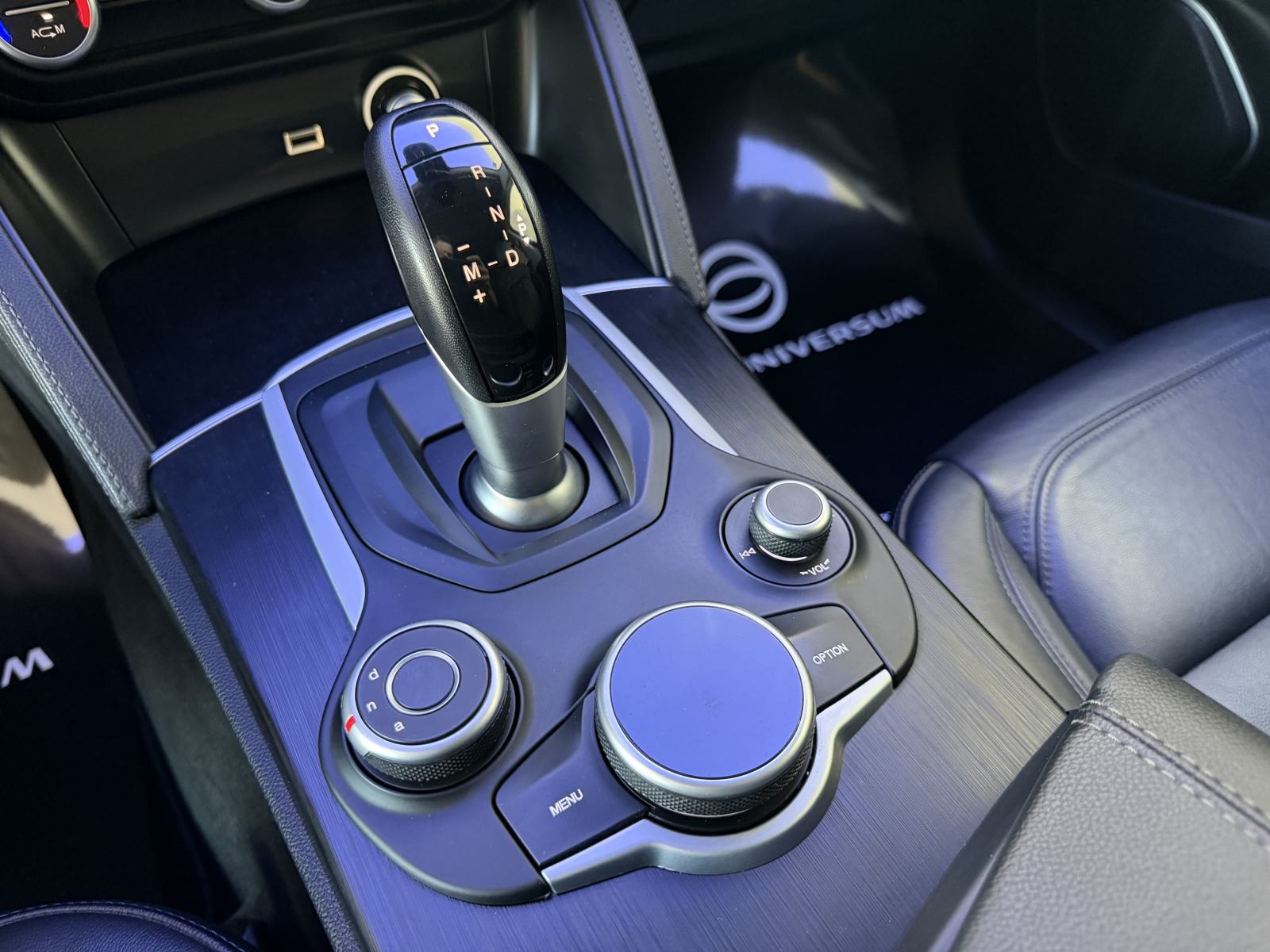 Alfa Stelvio 2.2 JTDM Automatic - alu 19', navigacija, koža, park. kam, fotografija 16