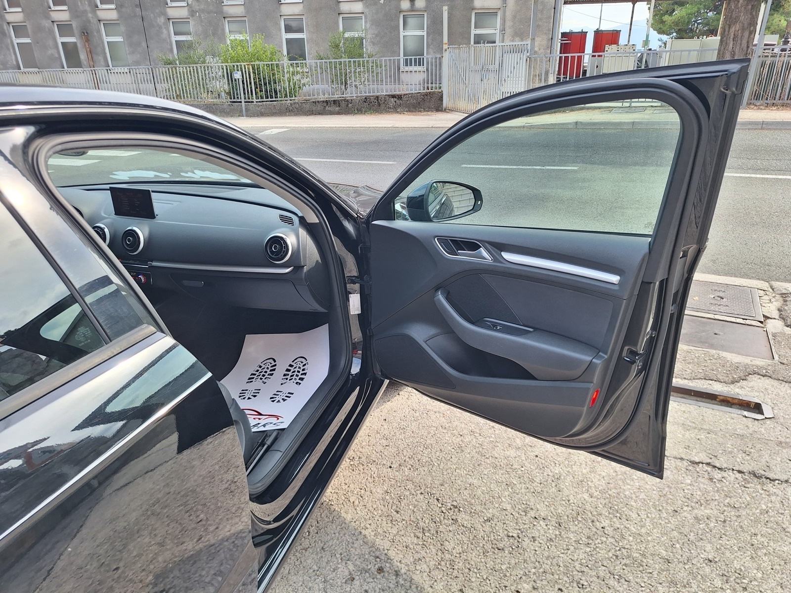 Audi A 3 1.6 TDI S-Trinic AUTOMATIK/‼️HR AUTO‼️ REG.01/2027, fotografija 15