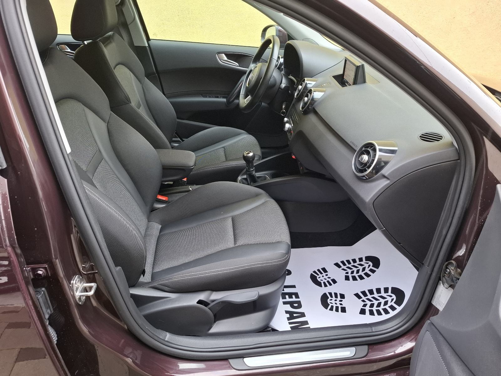 Audi A1 1 4 TFSI NAVIGACIJA TEMPOMAT LED 2015god KOŽA MF VOLAN 96tkm, fotografija 10