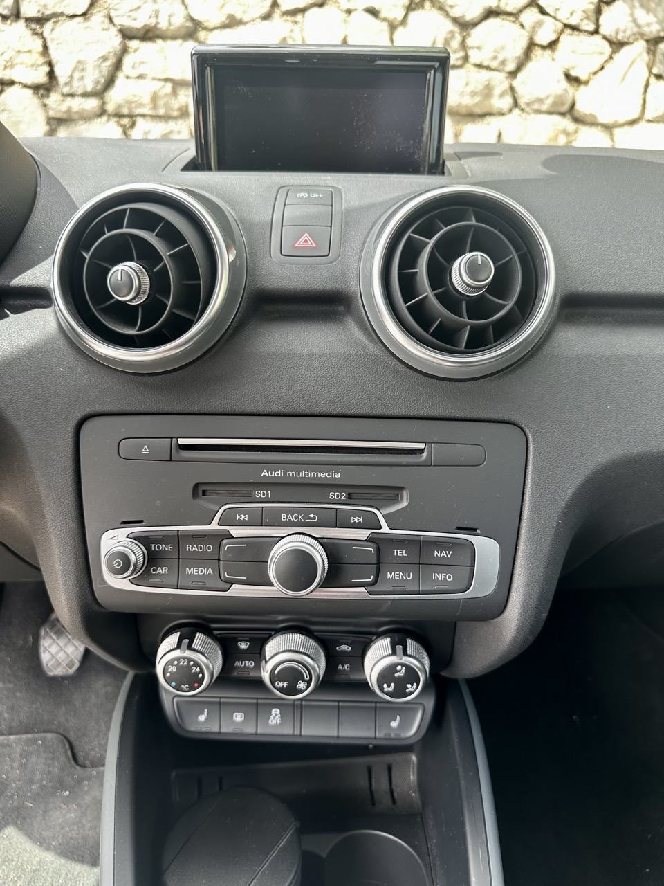 Audi A1 1,0 TFSI Design - 2 seta kotača, fotografija 10