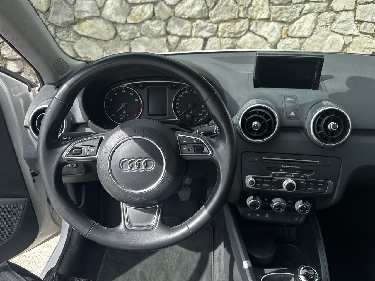 Audi A1 1,0 TFSI Design - 2 seta kotača, fotografija 9