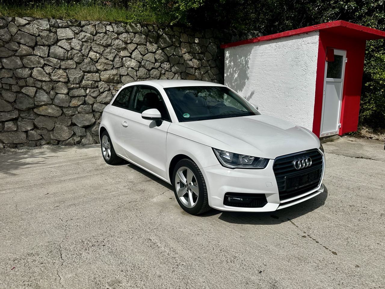 Audi A1 1,0 TFSI Design - 2 seta kotača, fotografija 1