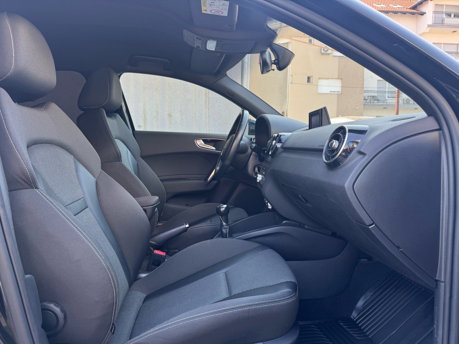Audi A1 1,0 TFSI SPORTBACK / S LINE / FULL LED / NAVI / PDC / JAMSTVO, fotografija 11