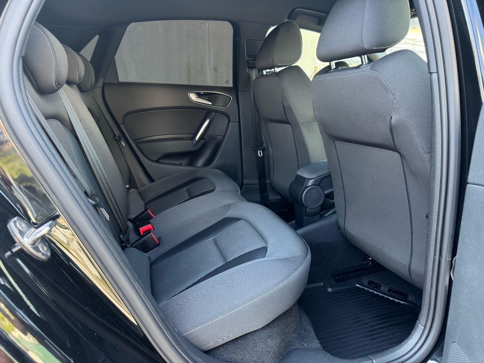 Audi A1 1,0 TFSI SPORTBACK / S LINE / FULL LED / NAVI / PDC / JAMSTVO, fotografija 13