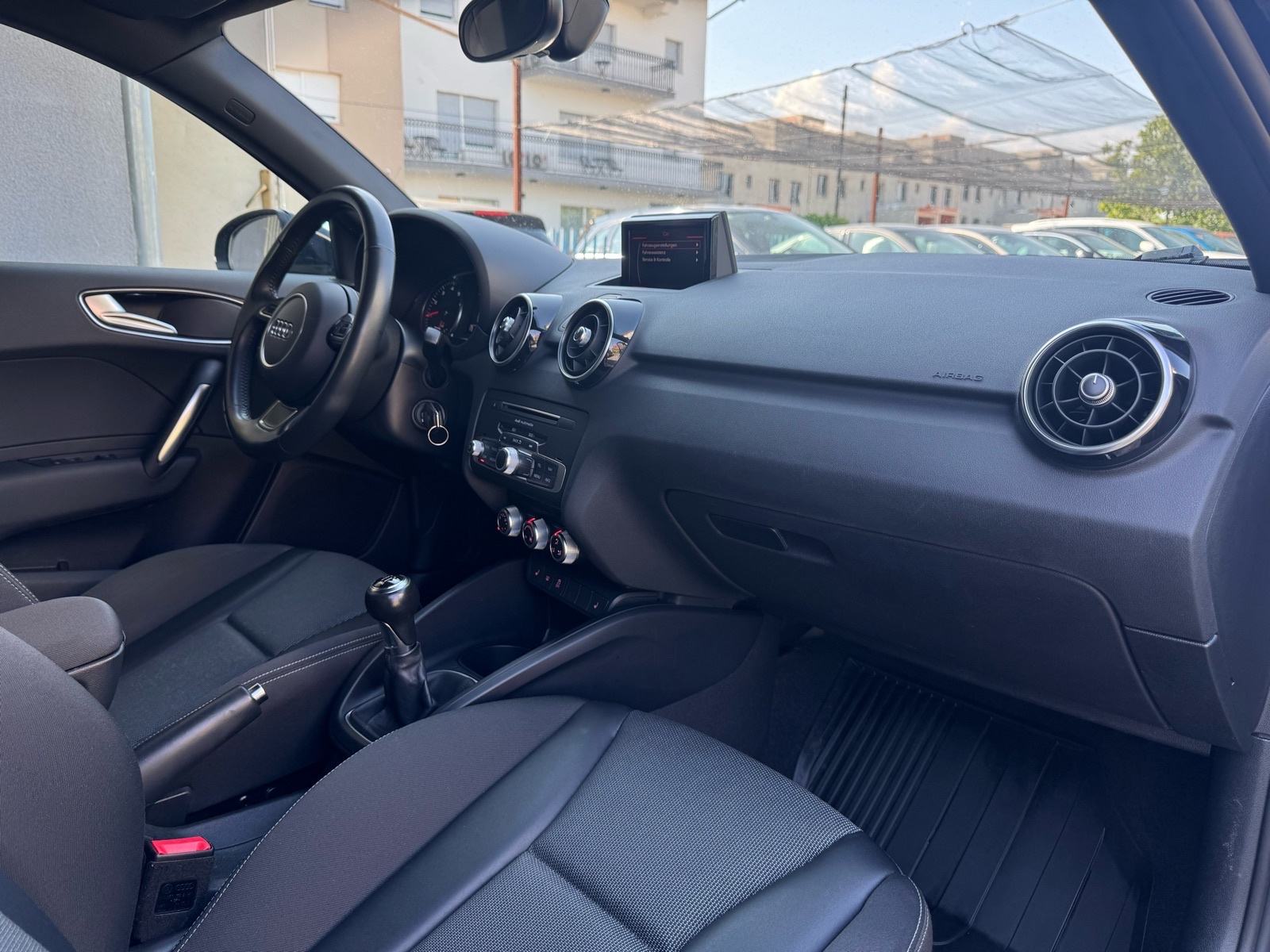 Audi A1 1,0 TFSI SPORTBACK / S LINE / FULL LED / NAVI / PDC / JAMSTVO, fotografija 17