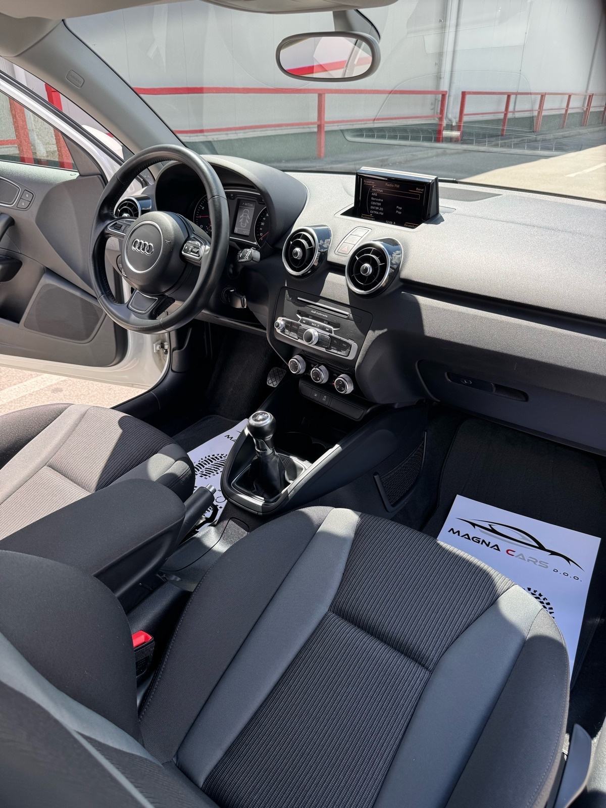 Audi A1 1,0 TFSI Sportback XENON# ALU FELGE# NAVI#PDC, fotografija 14