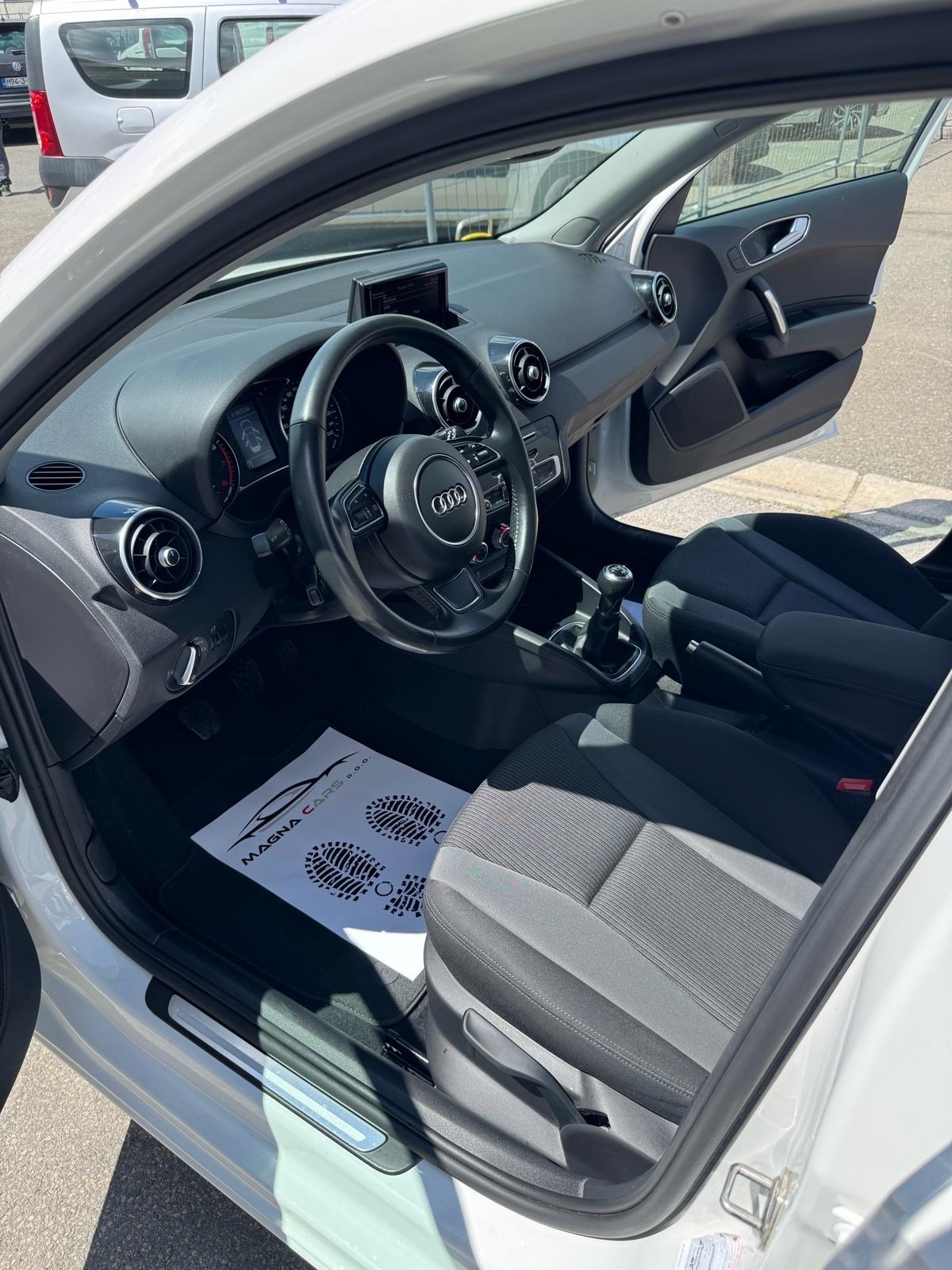 Audi A1 1,0 TFSI Sportback XENON# ALU FELGE# NAVI#PDC, fotografija 16