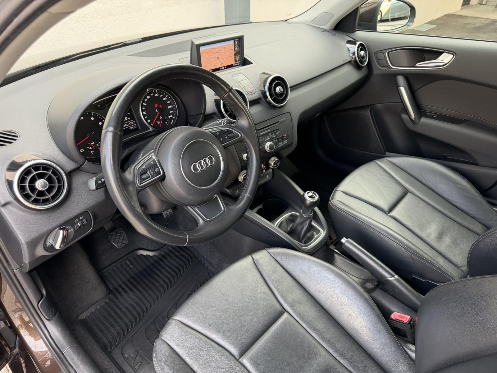 AUDI A1 1,2 TFSI Ambition (NAVI,KOŽA,SERVISNA…), fotografija 12