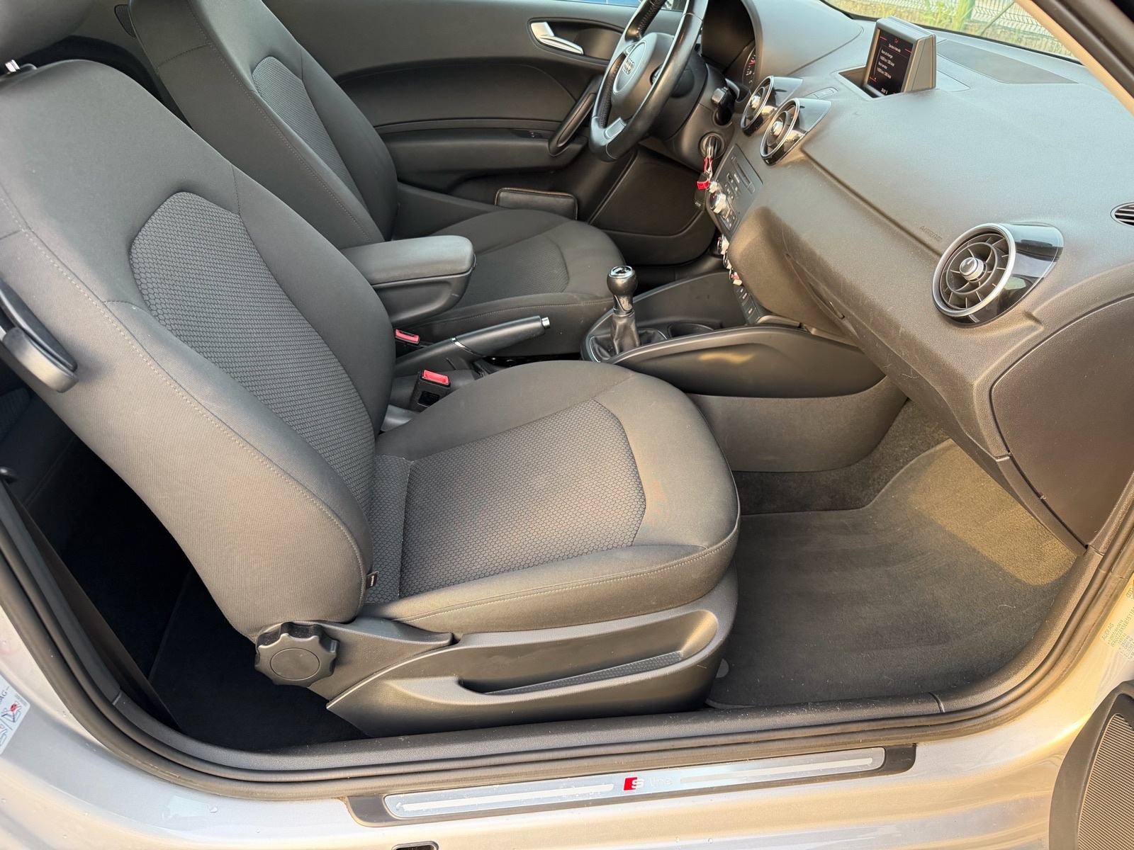 Audi A1 1.2 TFSI S LINE - XENON, NAVI, ALU, PDC *POTVRDA KM*, fotografija 13