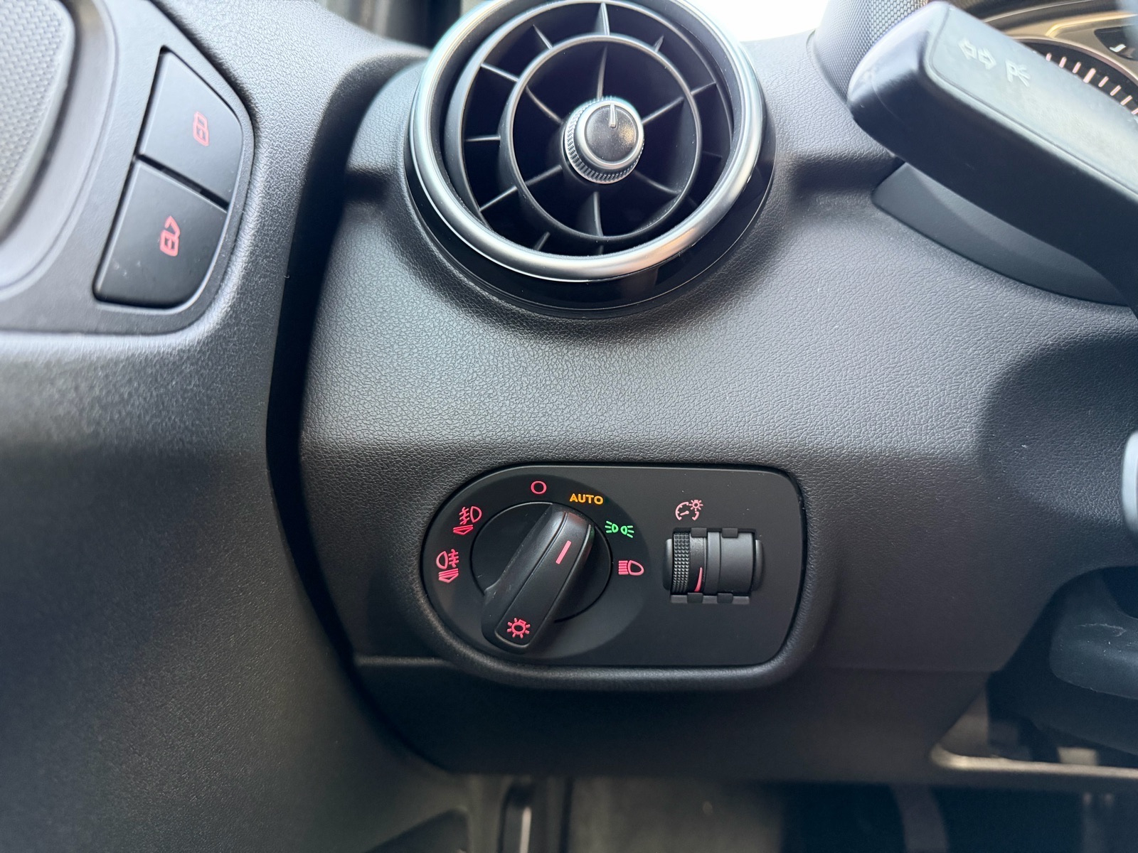 Audi A1 1.2 TFSI S LINE - XENON, NAVI, ALU, PDC *POTVRDA KM*, fotografija 16