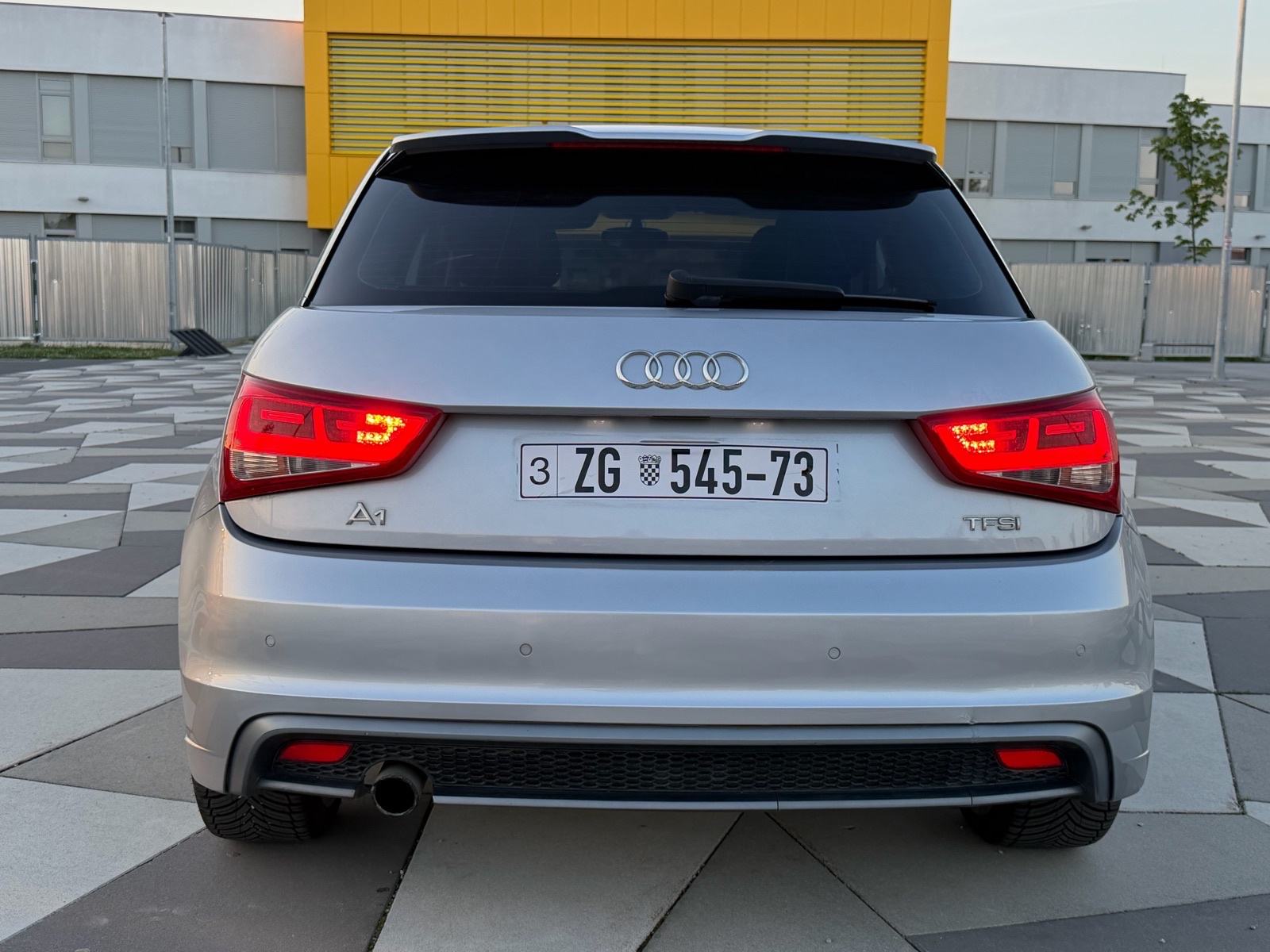 Audi A1 1.2 TFSI S LINE - XENON, NAVI, ALU, PDC *POTVRDA KM*, fotografija 9