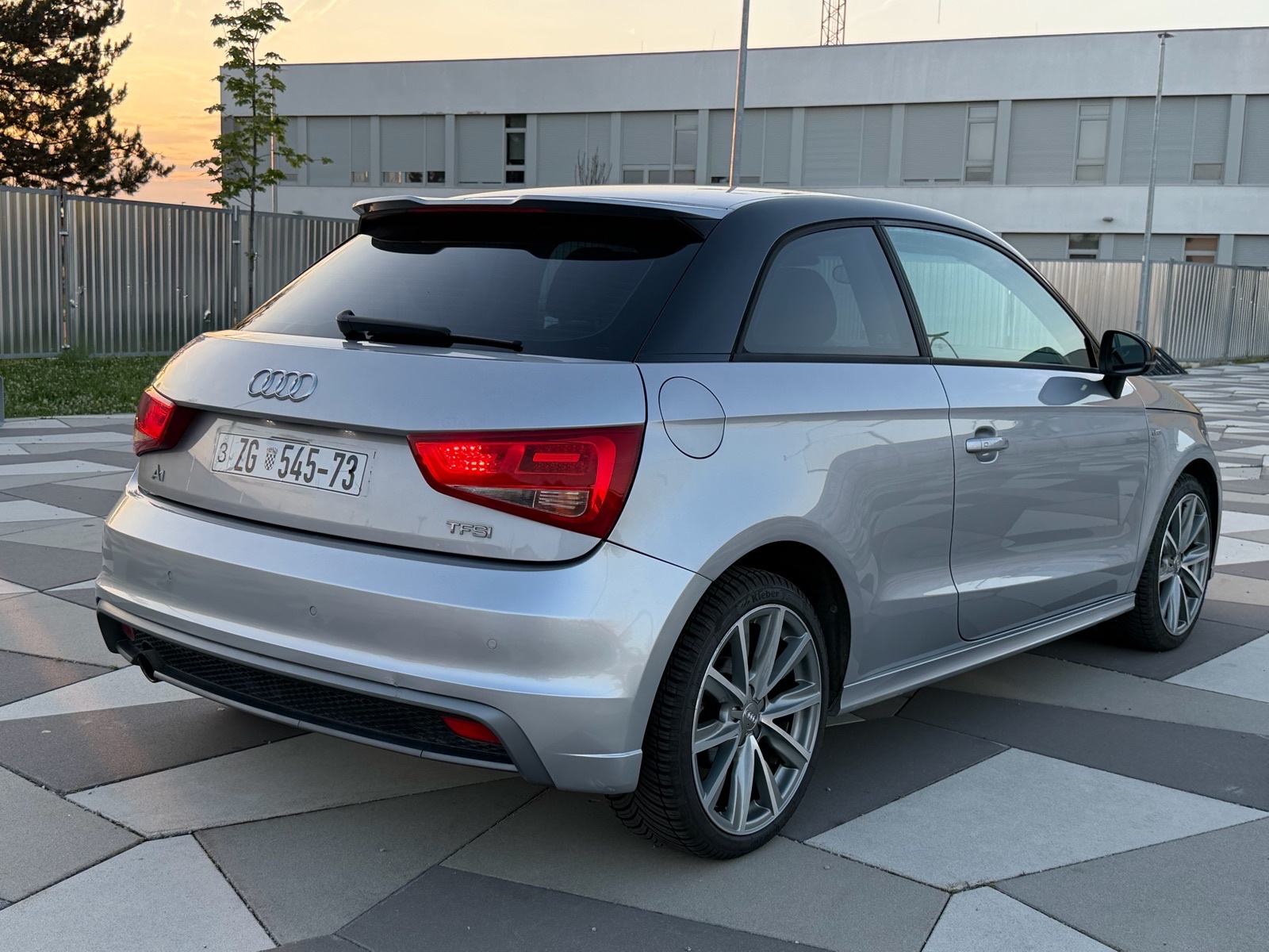 Audi A1 1.2 TFSI S LINE - XENON, NAVI, ALU, PDC *POTVRDA KM*, fotografija 5